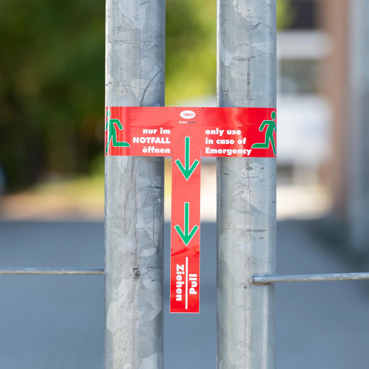 break seal for construction fence