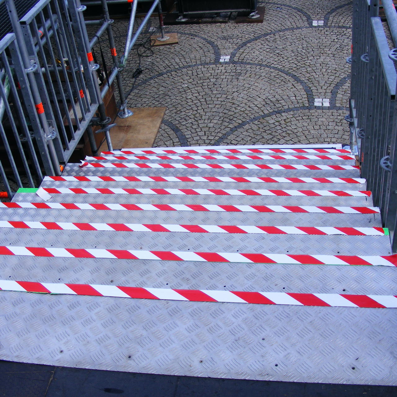 GT 800 warning tape - red-white