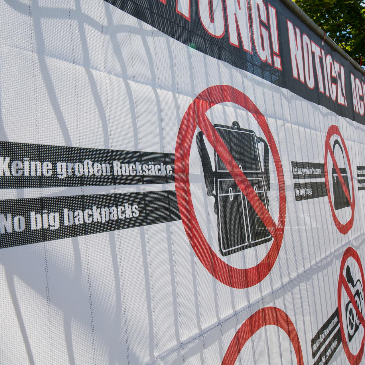 Bauzaunbanner "Verbotene Gegenstände"