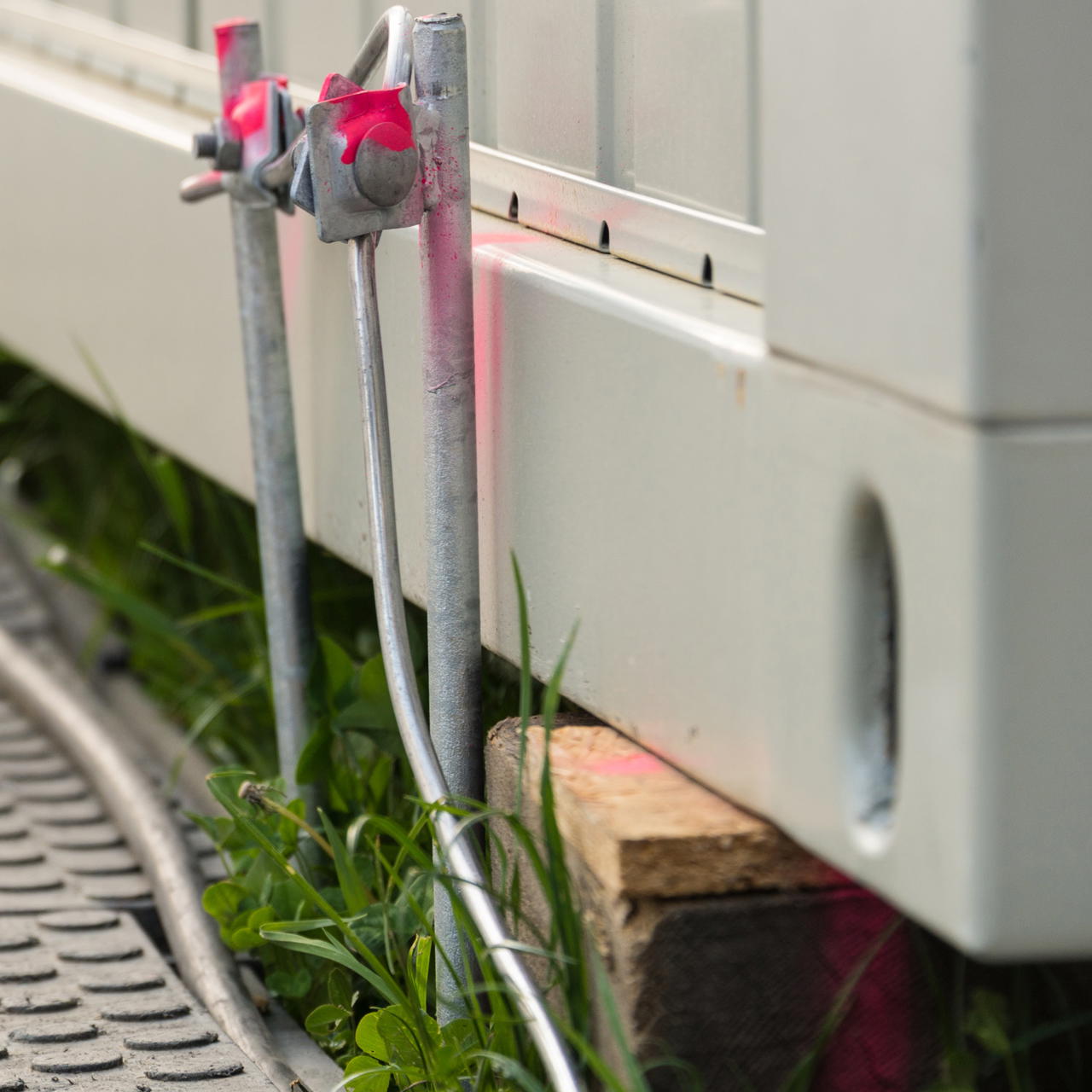 chalk spray - yellow