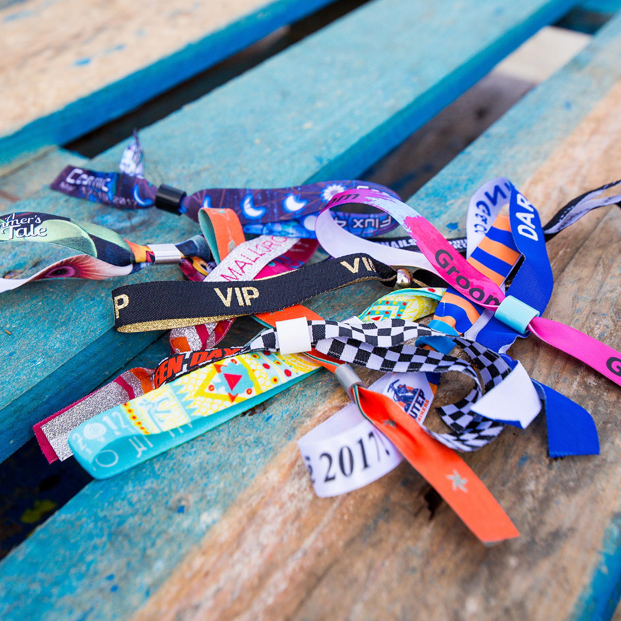 Stoff Eintrittsbänder gewebt - 1-seitig - Plastik-Verschluss (selbstverschließend)