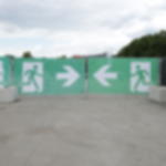 Notausgangsbanner - Notausgang rechts Notausgangsbanner mit Richtungspfeil rechts - Notausgang rechts