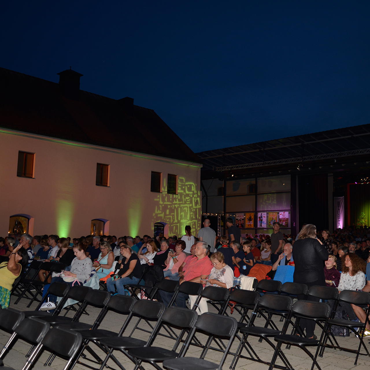 10 folding chairs - black