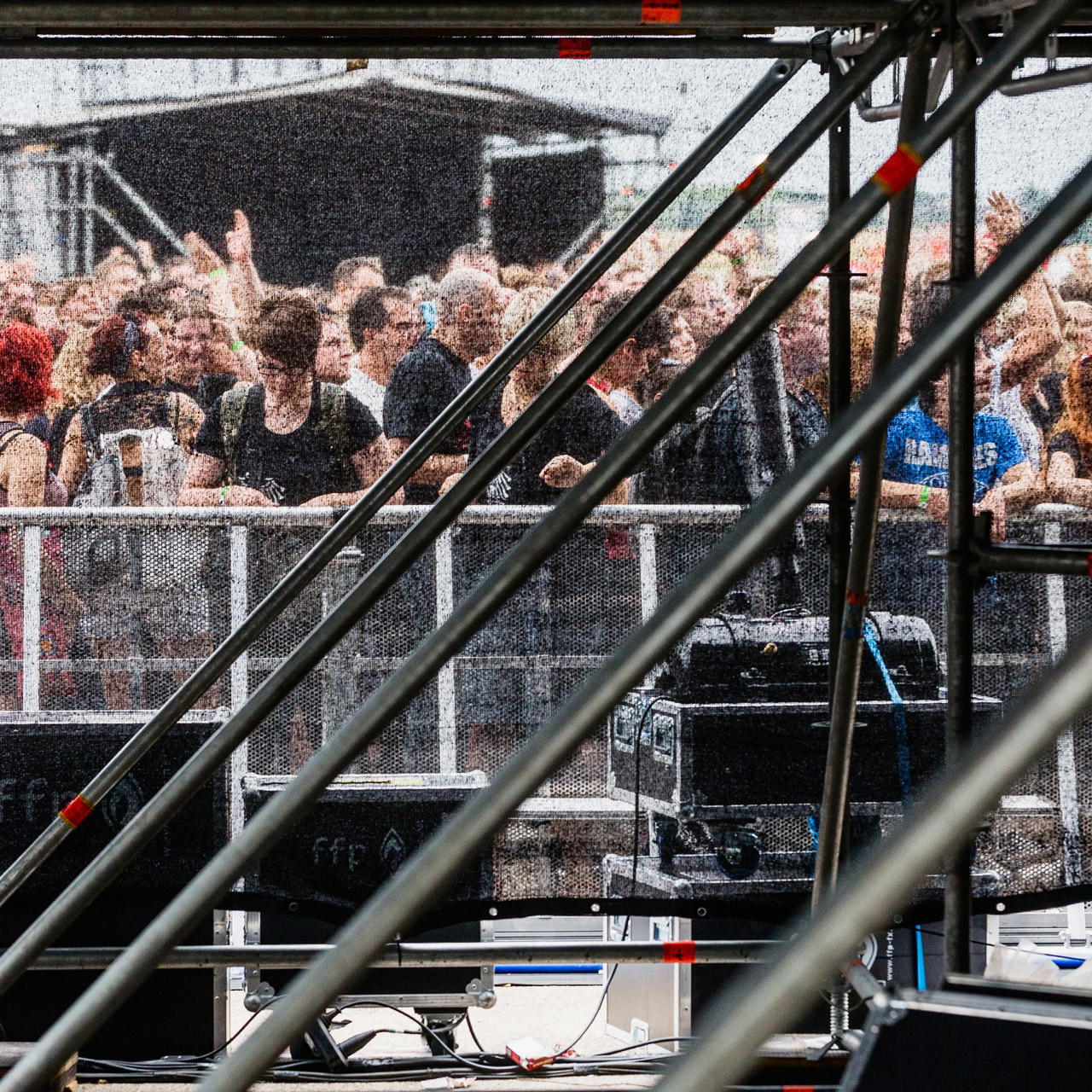 mesh 202 - by the metre - black