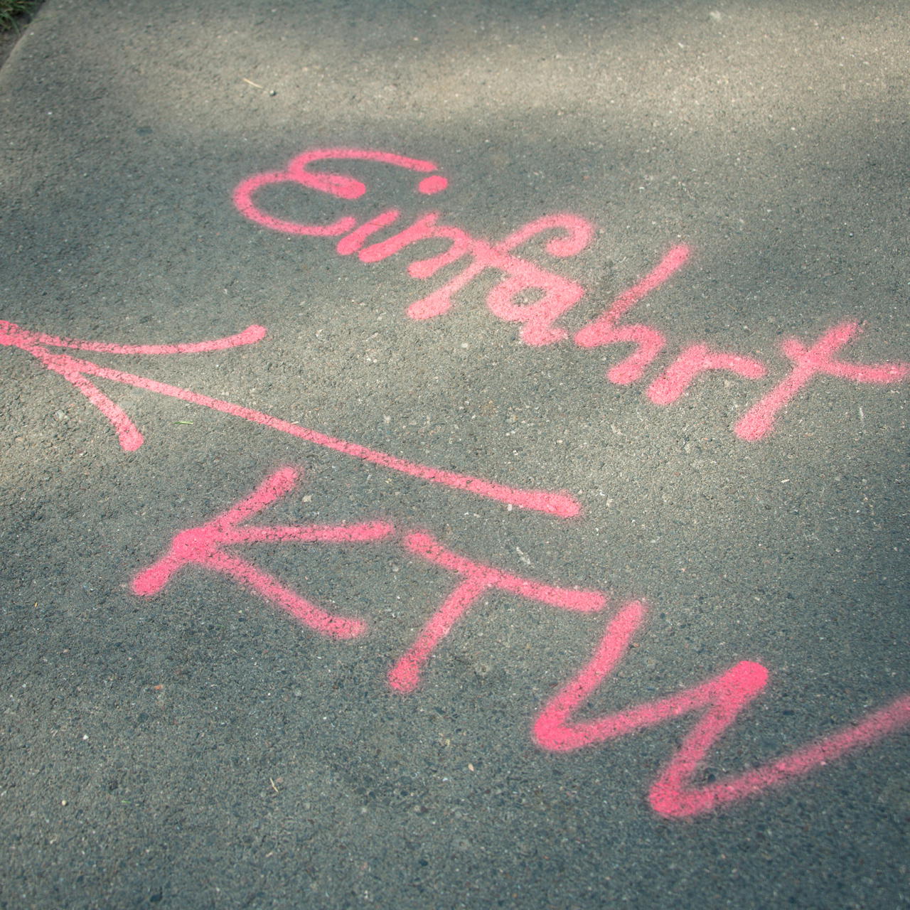 chalk spray - yellow