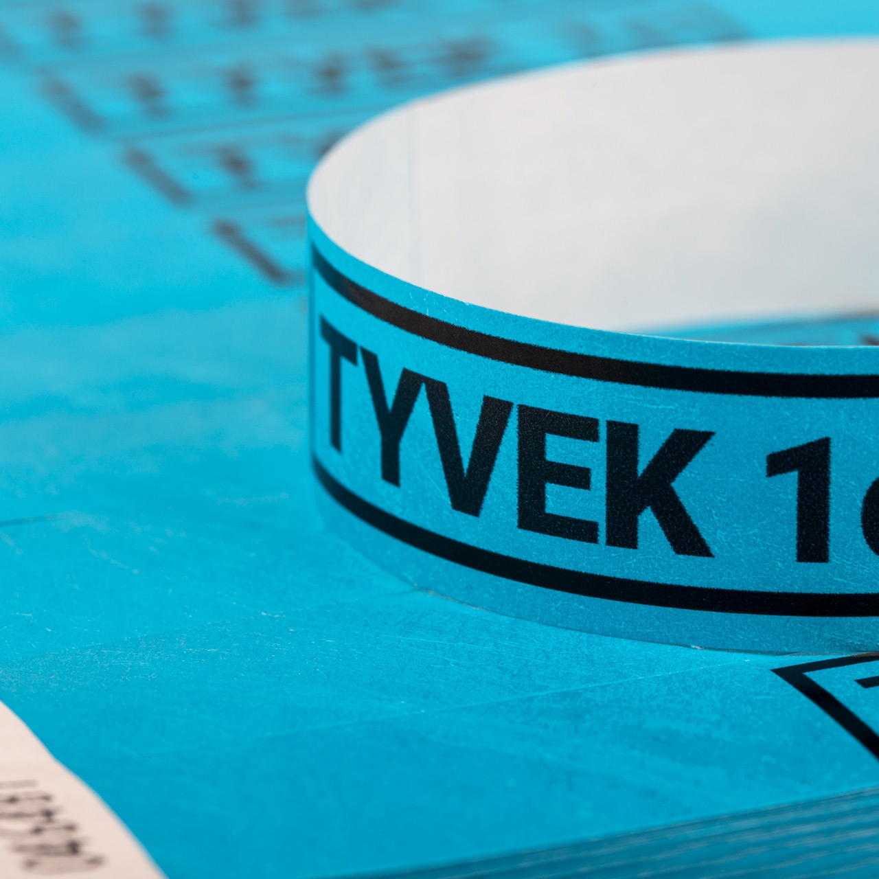 Printed single-colour 19 mm tyvek wristbands - neon blue